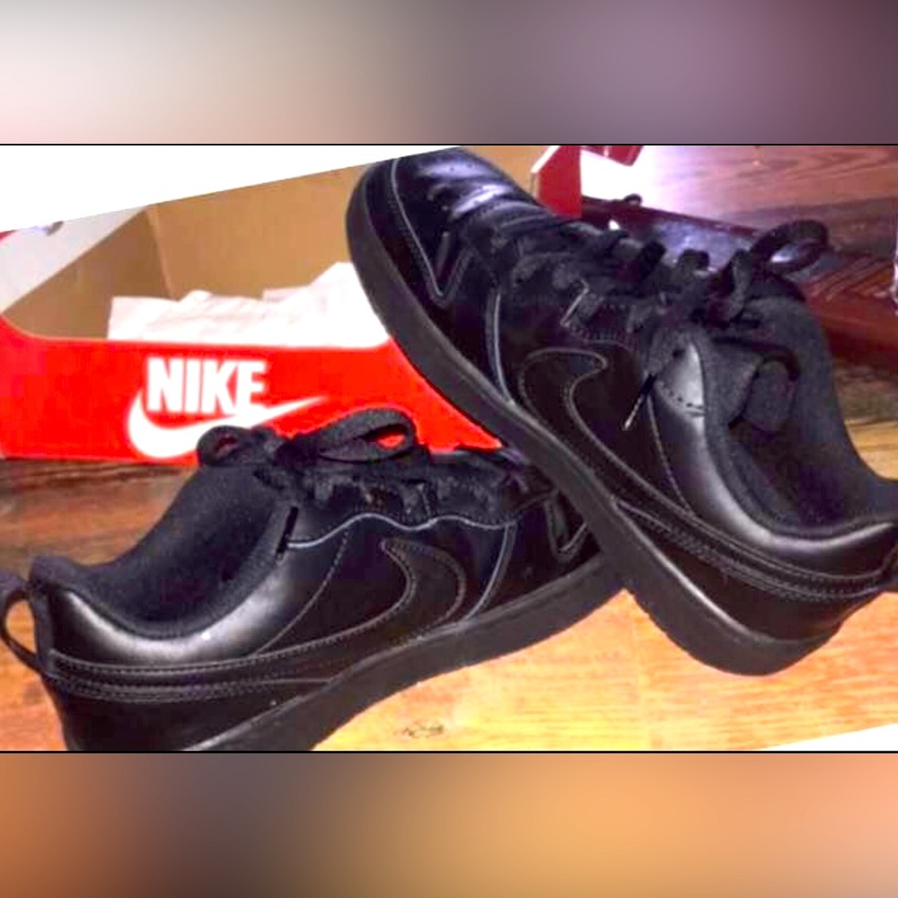 BRAND NEW! Never worn! Nike Court Borough Low, Size 7y